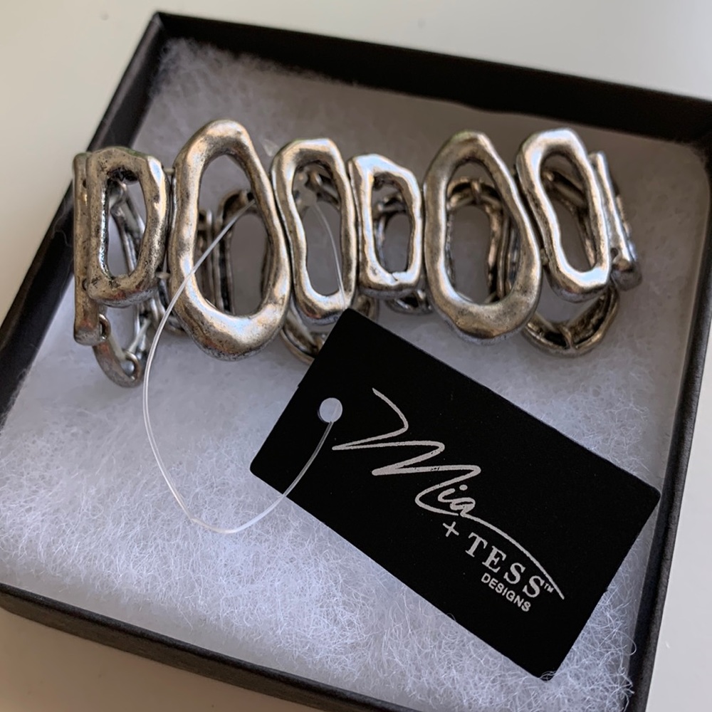 NWT Mia & Tess Designs Silver Tone Bracelet